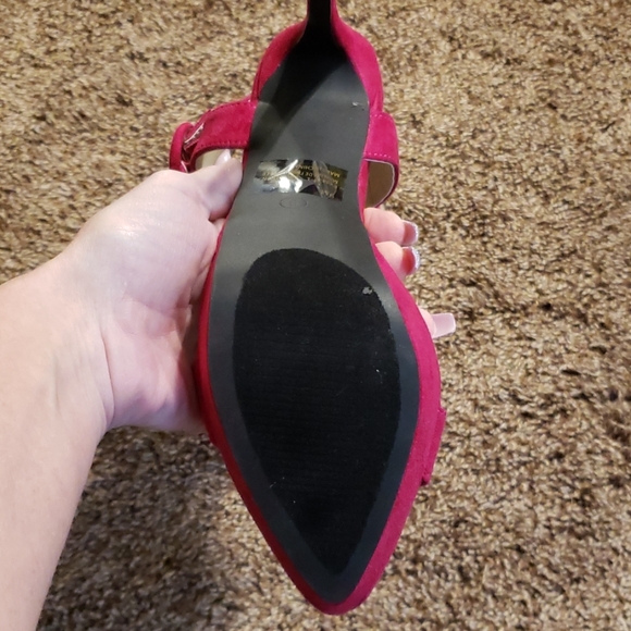 Fuchsia Heels - Picture 4 of 7